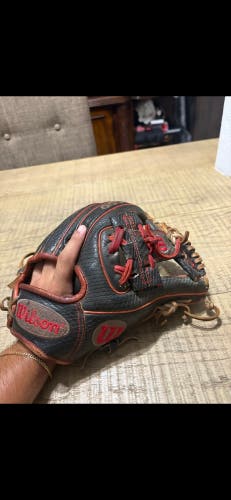 Wilson A2000 RH Infield Baseball Glove 11.5" (Used)