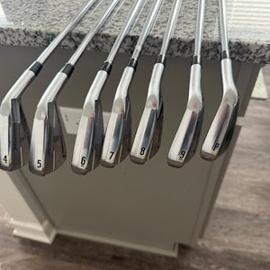 Like new Srixon Z forged ii Right Handed Iron Set Stiff Flex Steel Shaft (Used)