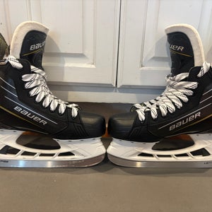 2024 Bauer Supreme M40 Hockey Skates Regular Width 6.5 (Used)