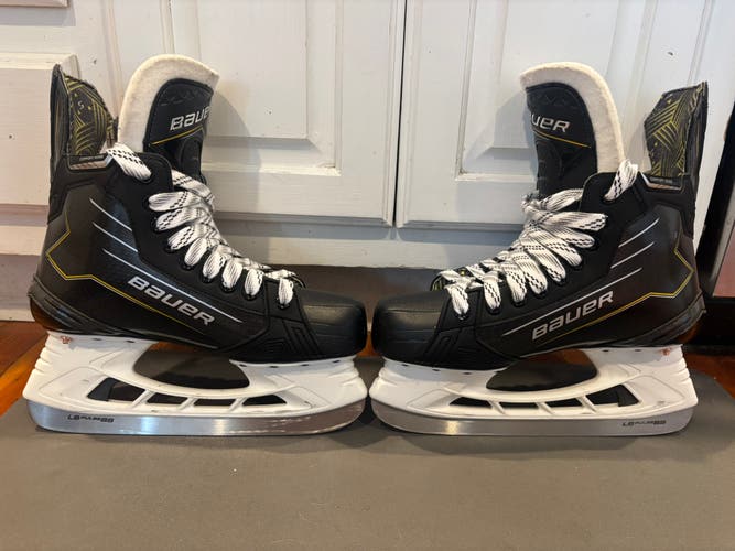 2024 Bauer Supreme M40 Hockey Skates Regular Width 6.5 (Used)