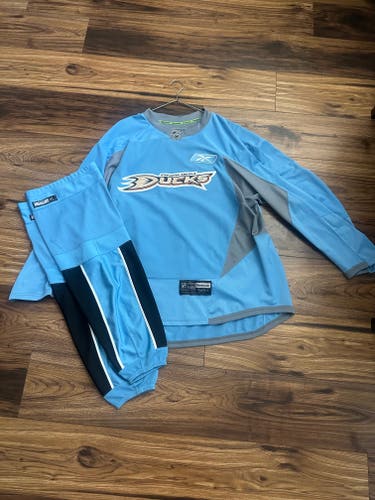 Anaheim Ducks Reebok MiC Practice Jersey Size 58+ W/XL Socks