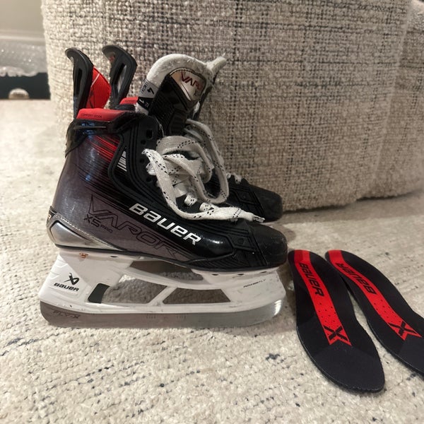 2023 Bauer Vapor X5 Pro Hockey Skates Regular Width Size 4 (Used)