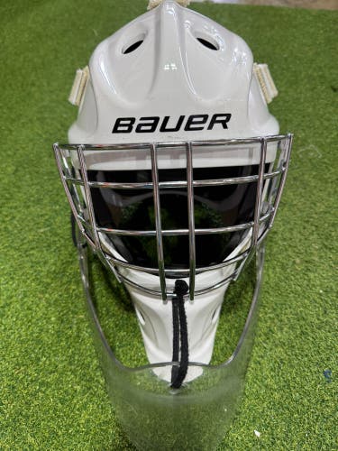 Junior Medium Bauer 930 Goalie Mask (Used)