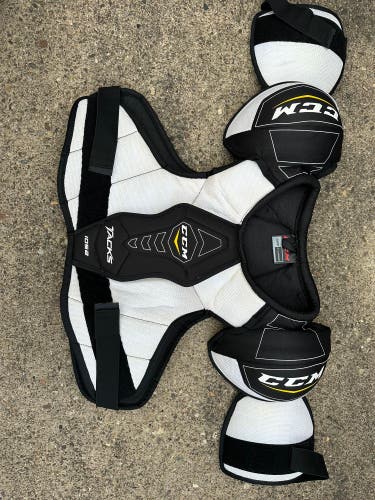 XL Senior CCM Shoulder Pads (Used)