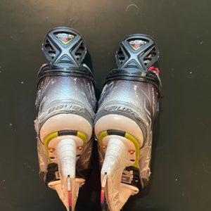 2020 Bauer Vapor Hyperlite Hockey Skates Regular Width Size 4 (Used)