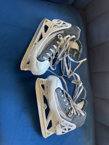 Reebok 4K Hockey Goalie Skates Size 4.5 (Used)