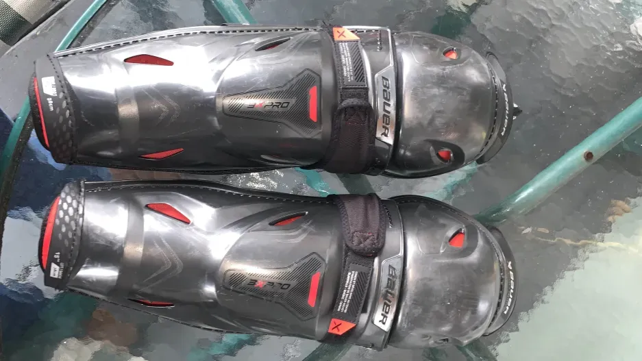 Senior Bauer Vapor 3X Pro 15" Shin Pads (Used)