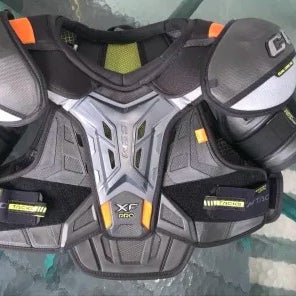 Medium Senior CCM XF Pro Shoulder Pads (Used)