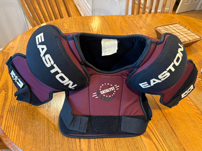 Men's Large Senior Easton Shoulder Pads (Used)
