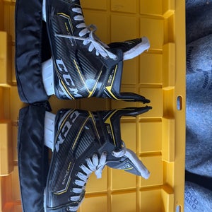 CCM Super Tacks Classic Plus Hockey Skates Regular Width 7.5 (Used) w/ black SpeedBlade XS Quick