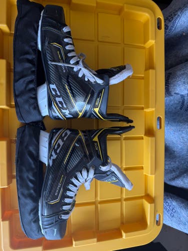 CCM Super Tacks Classic Plus Hockey Skates Regular Width 7.5 (Used) w/ black SpeedBlade XS Quick