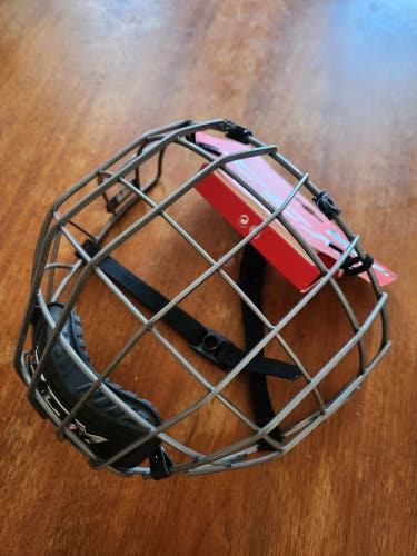 Medium CCM Fm500 Full Cage (Used)