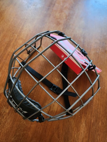 Medium CCM Fm500 Full Cage (Used)