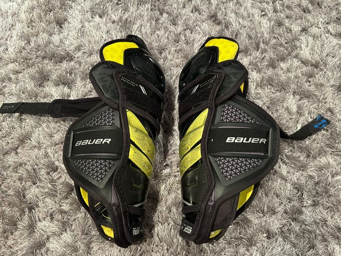 Youth Bauer Supreme 1S 12" Shin Pads (Used)