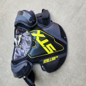 Youth Medium Youth STX Stallion 100 Shoulder Pads (Used)