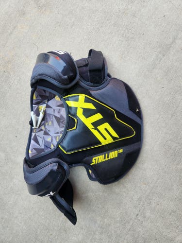 Youth Medium Youth STX Stallion 100 Shoulder Pads (Used)