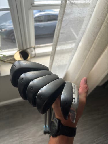 Men's 2023 All Black Right Handed Iron Set Stiff Flex 8 Pieces (Used)