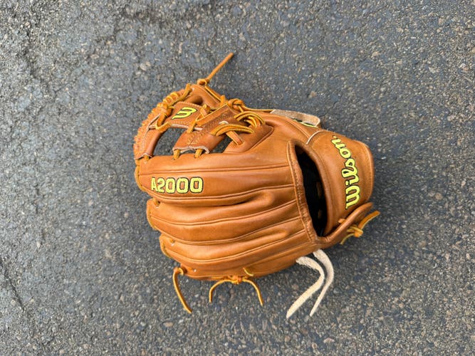Wilson DP15 A2000 RH Infield Baseball Glove 11.5" (Used)