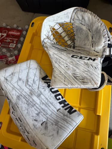 Vaughn SLR2 pro carbon Regular (Used) blocker w/ CCM Extreme Flex 4 glove