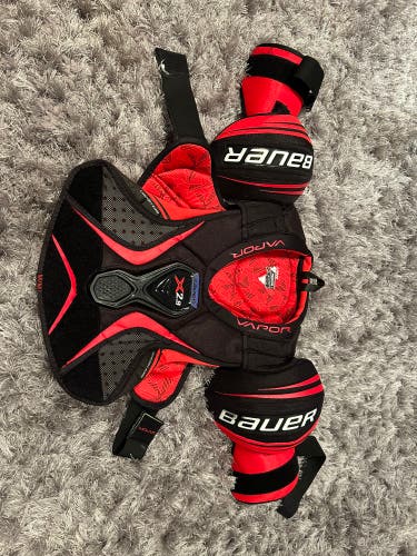 Men's Medium Intermediate Bauer Vapor X2.9 Shoulder Pads (Used)