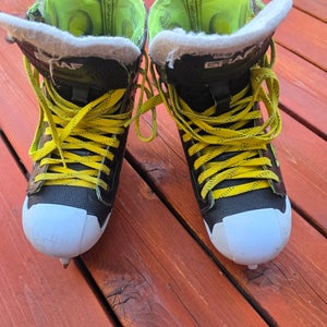 Graf Ultra G9035 Hockey Skates Wide Width 10.5 (Used)