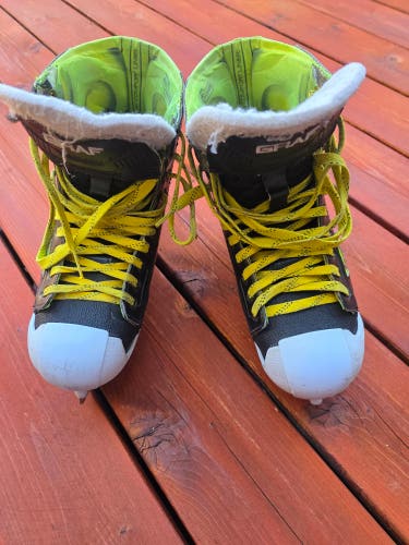 Graf Ultra G9035 Hockey Skates Wide Width 10.5 (Used)