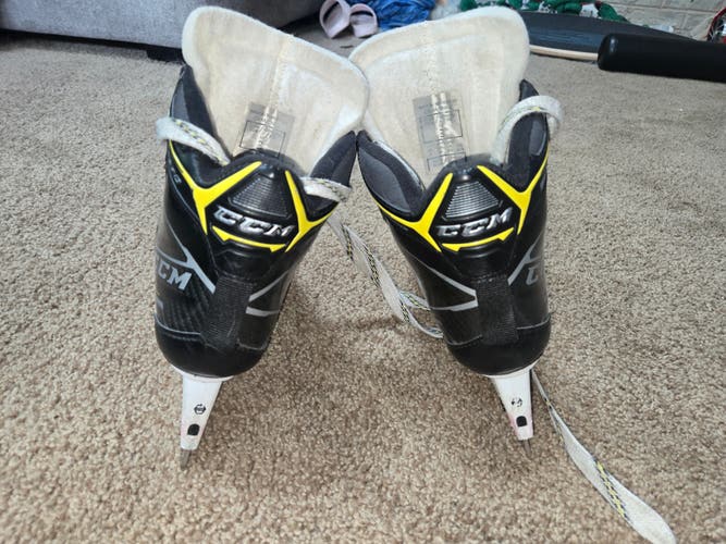 Used Junior CCM Super Tacks 9370 Hockey Goalie Skates Regular Width Size 3