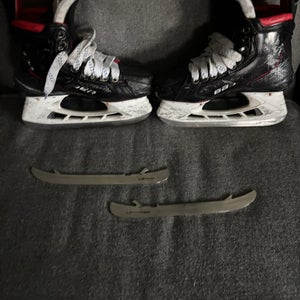 Bauer Vapor 3X Pro Hockey Skates Size 2.5 (Used)