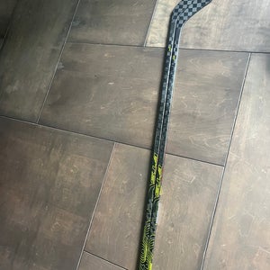 Senior Sher-Wood Rekker Legend 1 Right Handed Hockey Stick P28 (New)