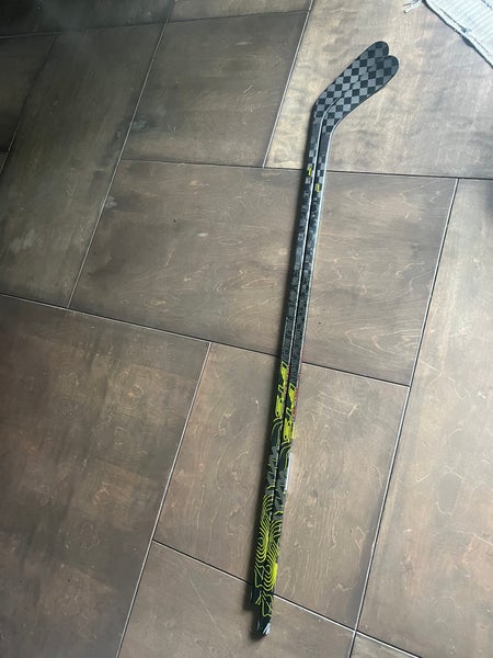 Senior Sher-Wood Rekker Legend 1 Right Handed Hockey Stick P28 (New)