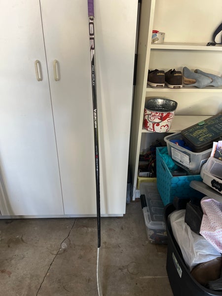 Youth Bauer Vapor Hyperlite 2 Right Handed Hockey Stick P92 (Used)