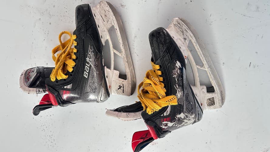 2023 Bauer Vapor X5 Pro Hockey Skates Extra Wide Width Size 3.5 (Used)