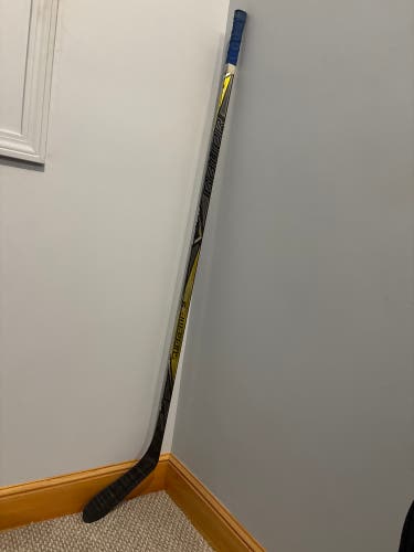 Senior Bauer Supreme 1S Right Handed Hockey Stick P28 (Used)