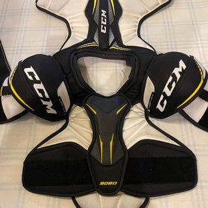 Men's Small Senior CCM Tacks 9060 Shoulder Pads (Used)