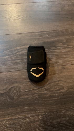 Black Junior EvoShield Elbow Protection (Used)