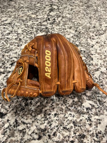Wilson DP15 A2000 RH Infield Baseball Glove 11.5" (Used)