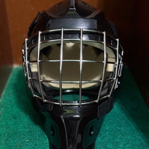 Senior Medium Bauer NME Goalie Mask (Used)