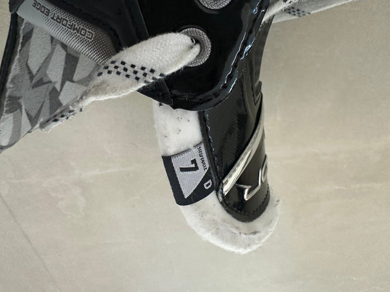 Bauer Vapor X3 Hockey Skates Regular Width 7 (Used)