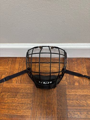 CCM FM580 Black Helmet Cage M (Used)