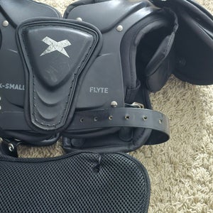 XS Youth Xenith Flyte Shoulder Pads (Used)