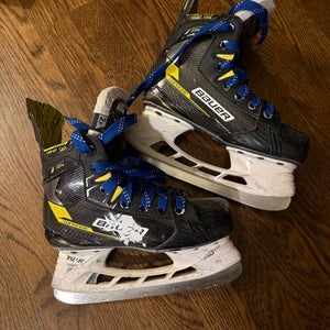 Bauer Supreme M4 Hockey Skates Regular Width Size 2.5 (Used)