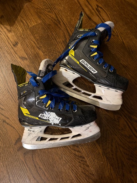 Bauer Supreme M4 Hockey Skates Regular Width Size 2.5 (Used)