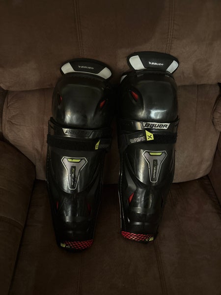 Intermediate Bauer Vapor Hyperlite 14" Shin Pads (Used)