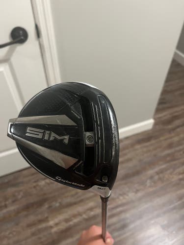 Men's TaylorMade SIM Right Handed Driver Regular Flex 9 Loft (Used)