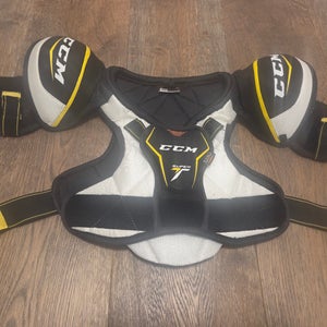 Youth Large CCM Supertacks Shoulder Pads (Used)