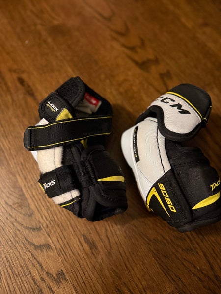 Junior Small CCM Tacks 9060 Elbow Pads (Used)