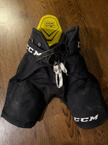 Junior Small CCM Tacks 9060 Hockey Pants (Used)