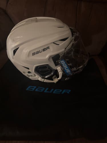 Large Bauer Hyperlite 2 Helmet (Used)