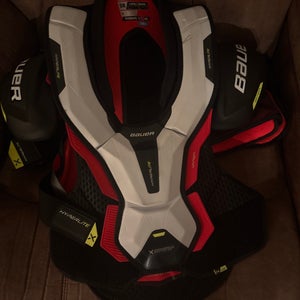 Men's Large Senior Bauer Vapor Hyperlite Shoulder Pads (Used)
