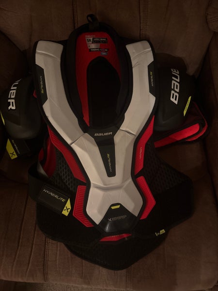 Men's Large Senior Bauer Vapor Hyperlite Shoulder Pads (Used)